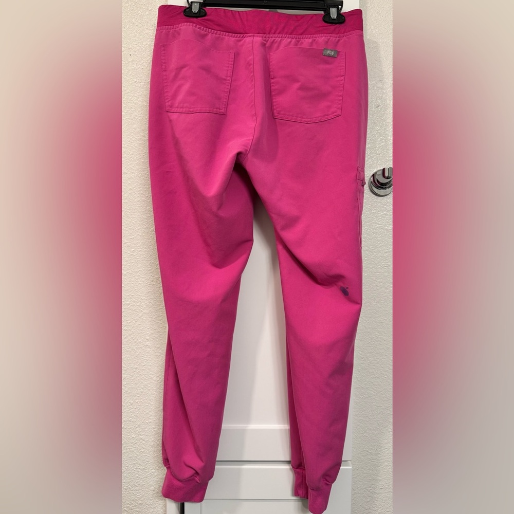 SOLD ✨ FIGS Electric Orchid Scrub Set — Catarina Top + Zamora Joggers (Medium) - Picture 2 of 10